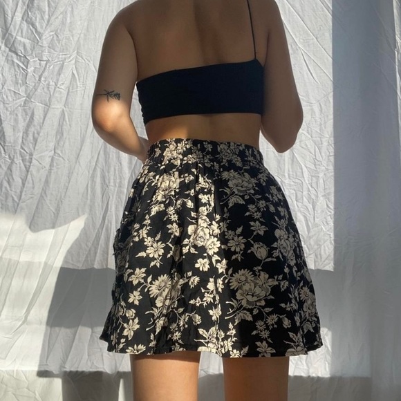 Cute, flowy, flower print skirt. - Picture 3 of 4